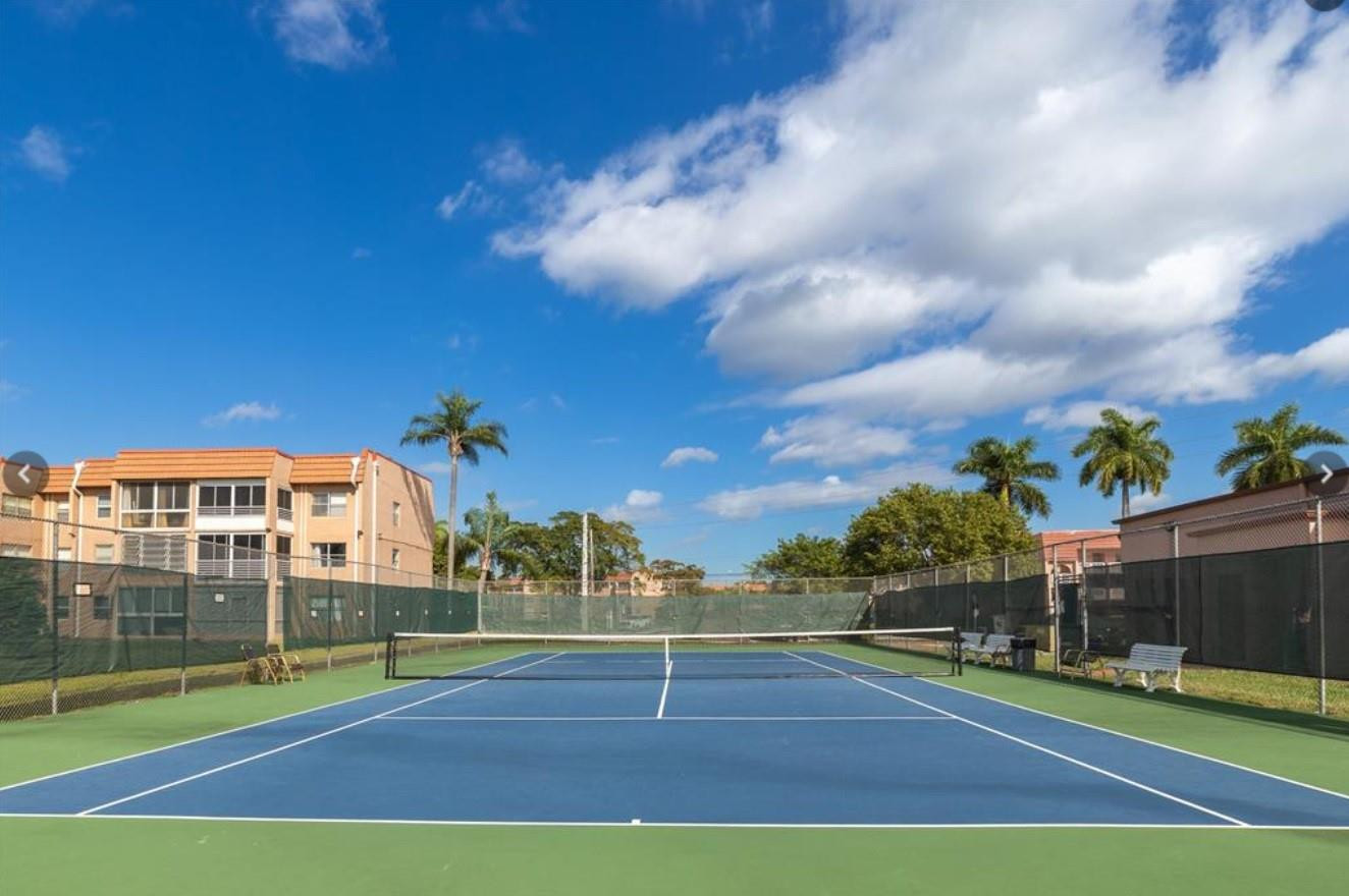 SUNRISE LAKES - Residential