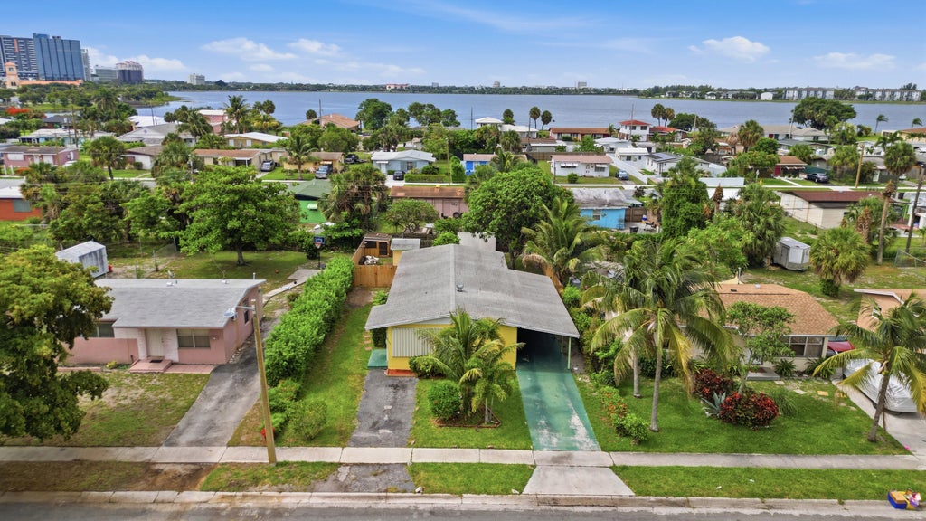 Photo of 1350 8th Street, West Palm Beach, FL 33401 (MLS # B26042944)