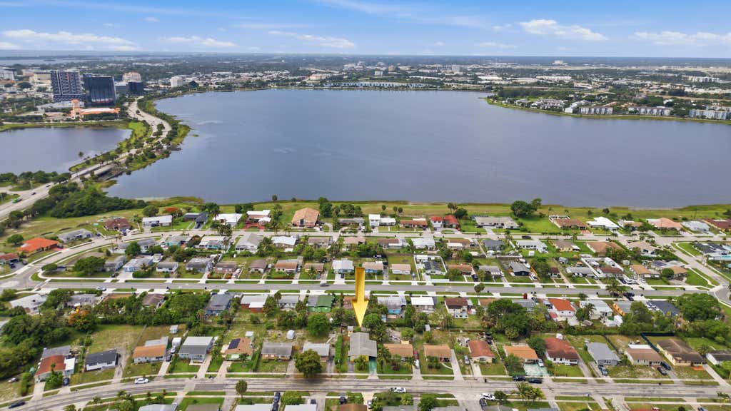 Photo of 1350 8th Street, West Palm Beach, FL 33401 (MLS # B26042944)