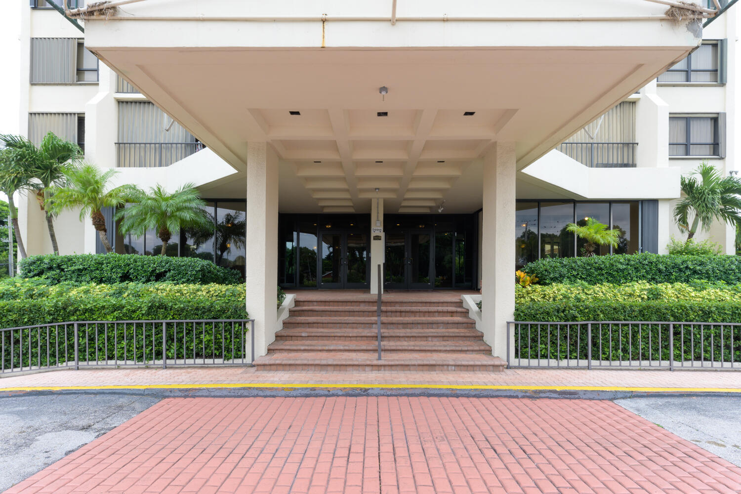 PALM BEACH HOUSE CONDO - Residential