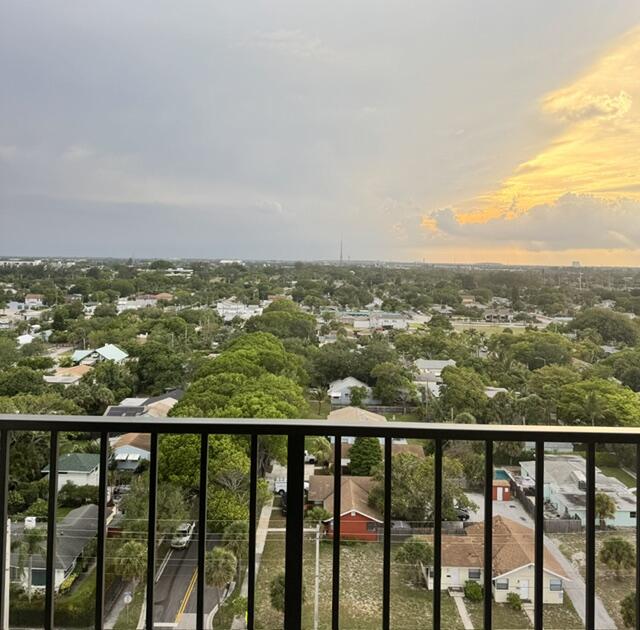 PALM BEACH HOUSE CONDO - Residential