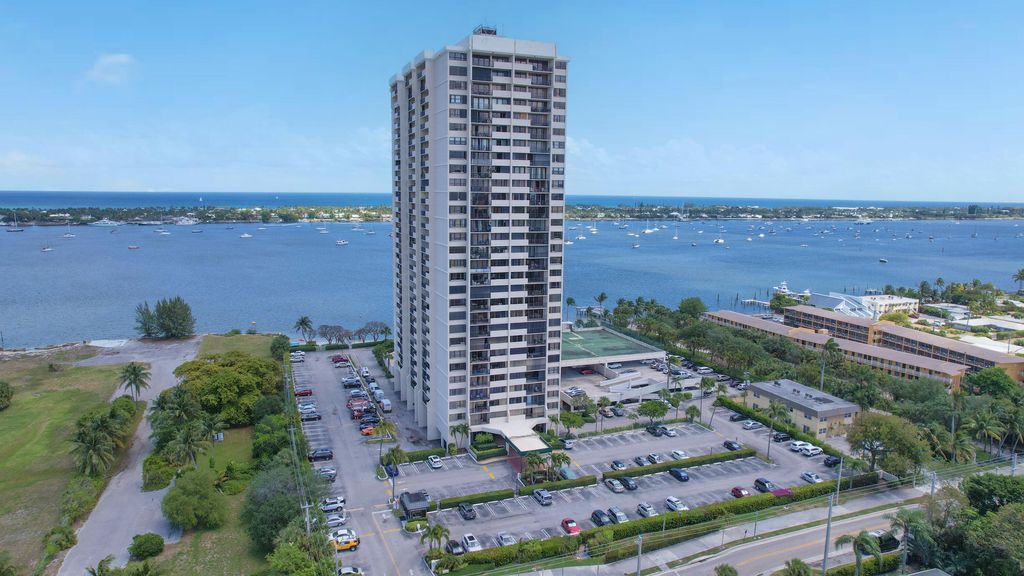 Photo of 5600 N Flagler Drive #1502, West Palm Beach, FL 33407 (MLS # B26028343)