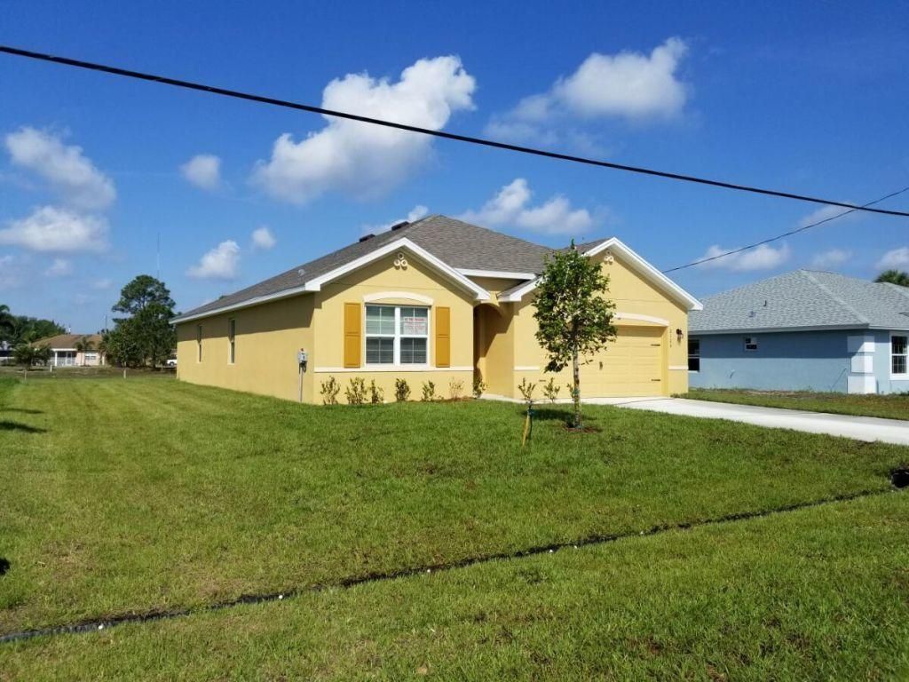 Photo of 2126 SE Camden Street, Port Saint Lucie, FL 34952 (MLS # R10816751)