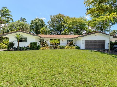 Photo of 4190 SW 4th Street, Plantation, FL 33317 (MLS # B26020912)