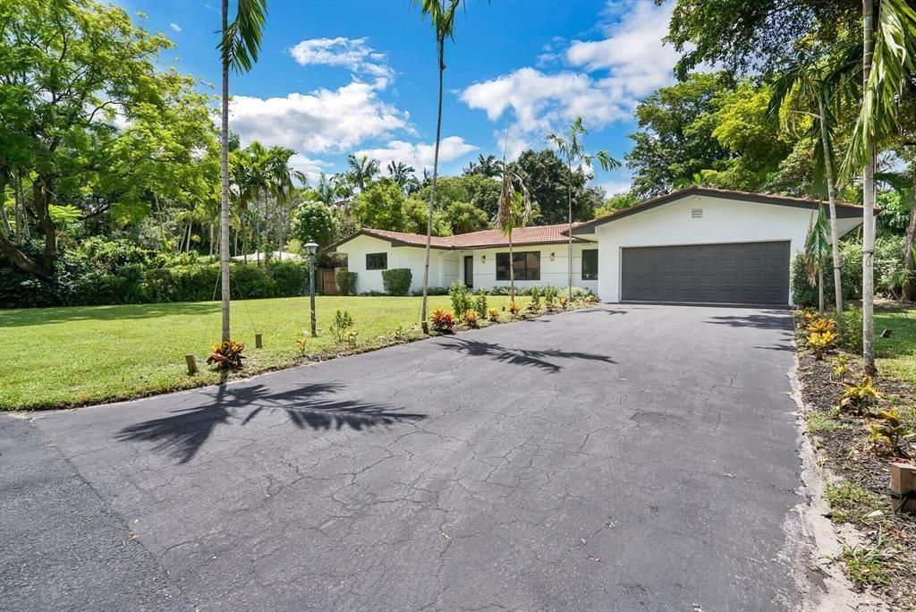 Photo of 4190 SW 4th Street, Plantation, FL 33317 (MLS # B26020912)