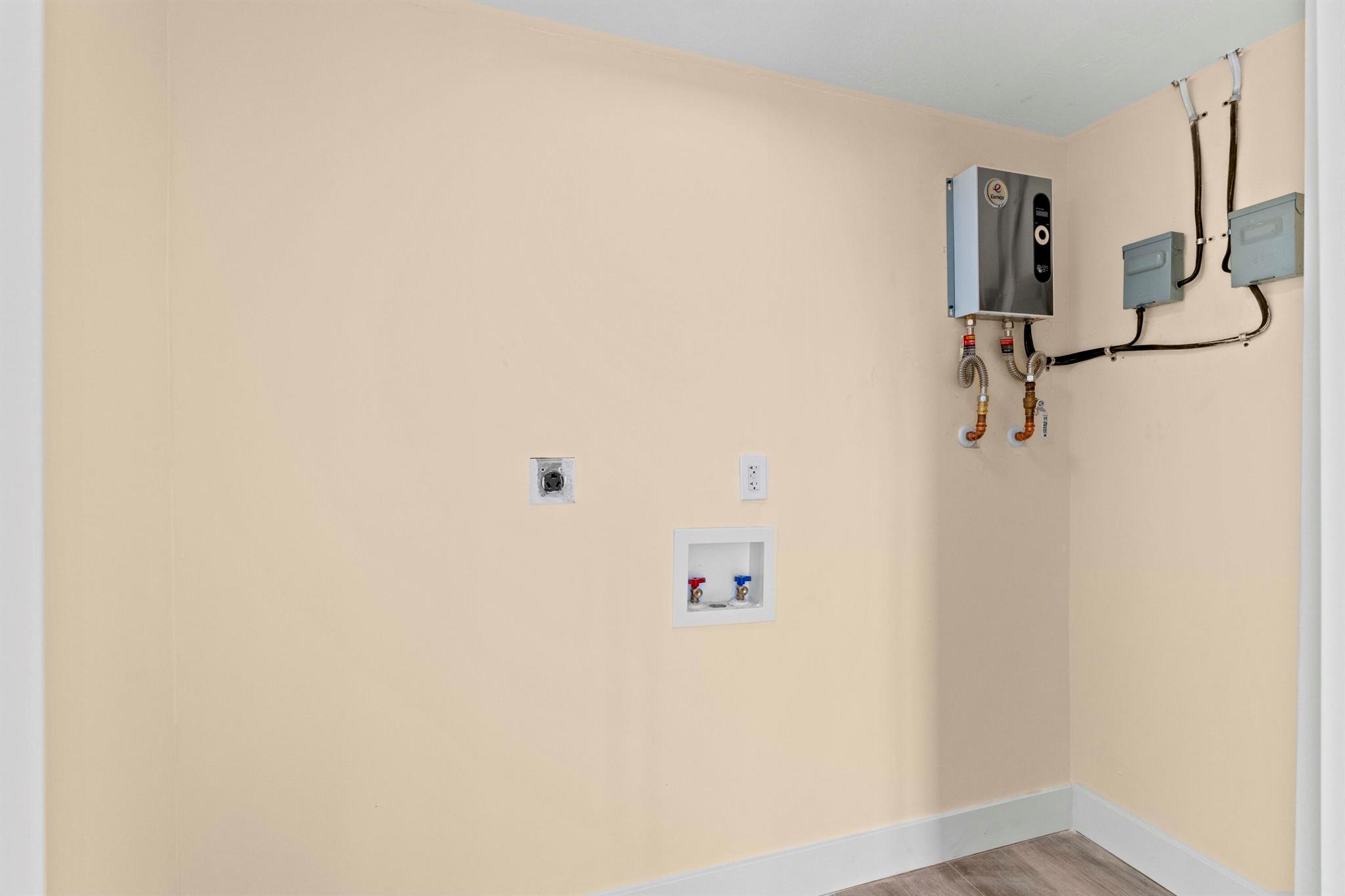 ROOSEVELT ESTATES - Residential