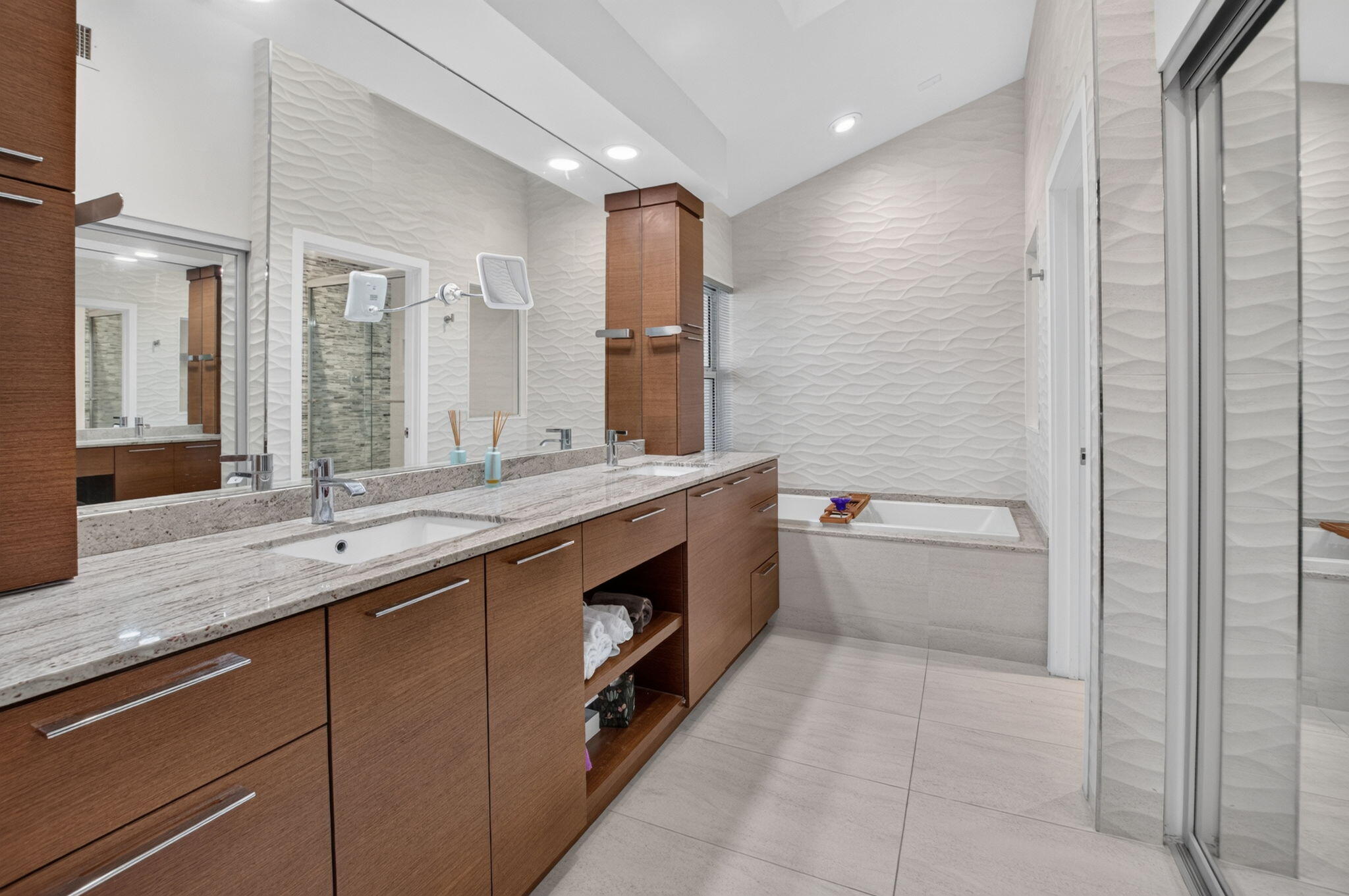 Properties | Stephanie Kaufman 21676 Club Villa Terrace