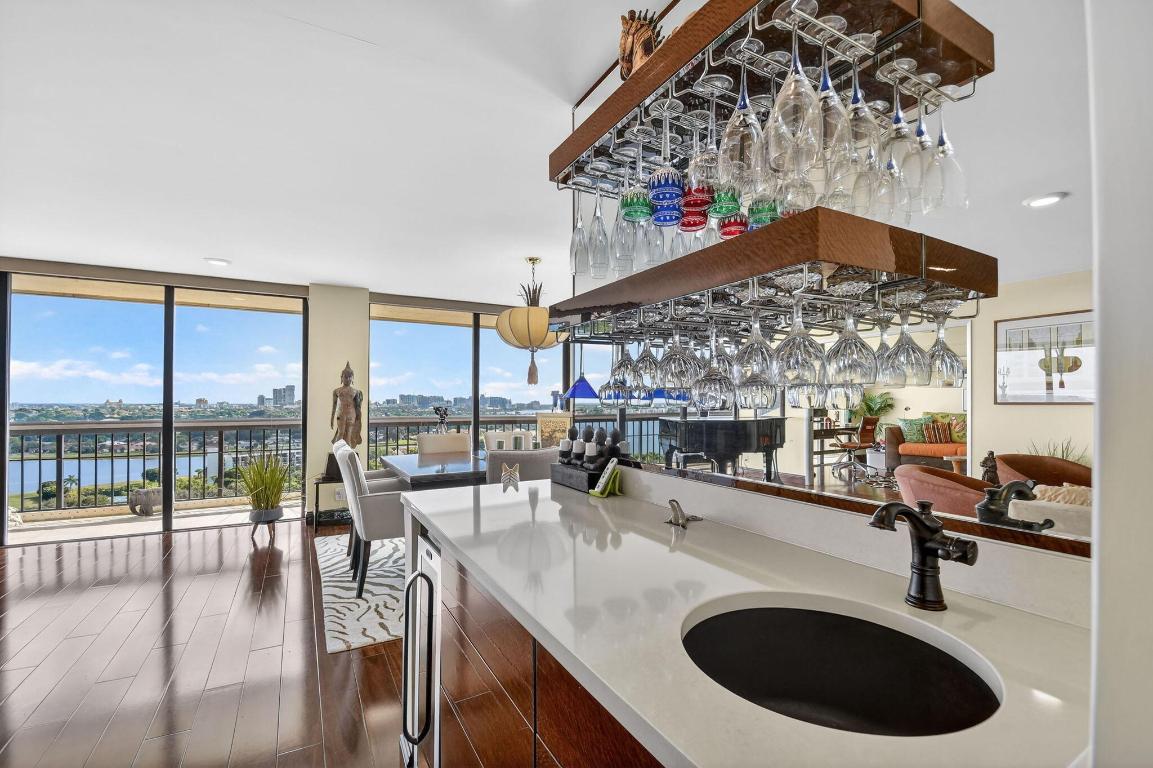 CONSULATE CONDO - Residential