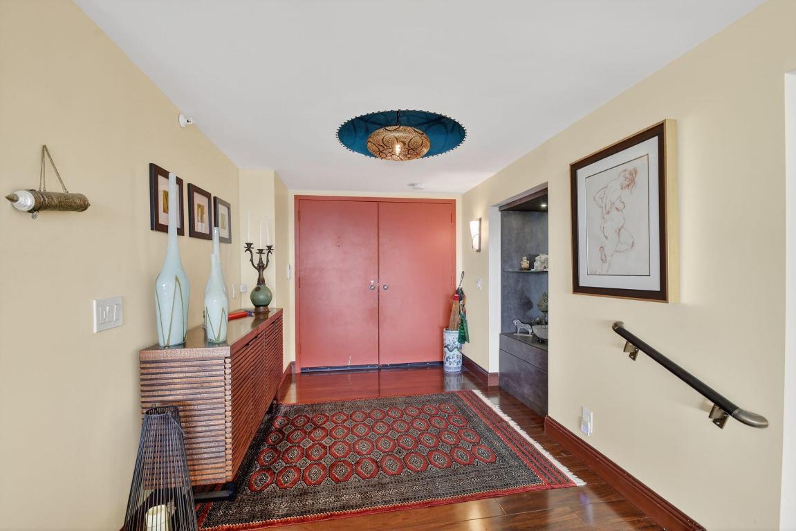 CONSULATE CONDO - Residential