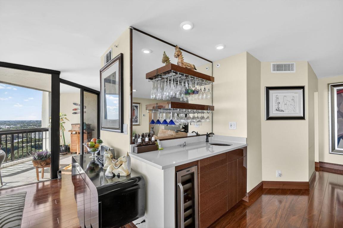 CONSULATE CONDO - Residential