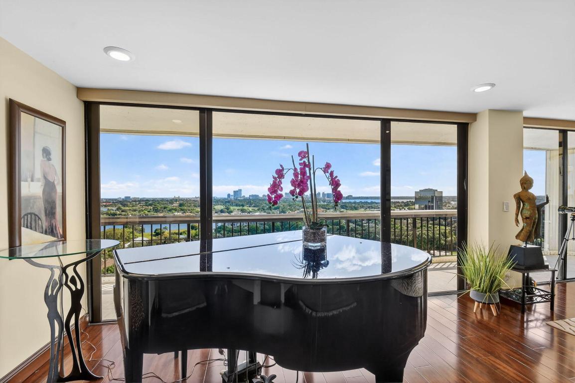 CONSULATE CONDO - Residential