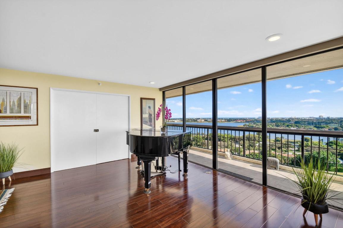 CONSULATE CONDO - Residential