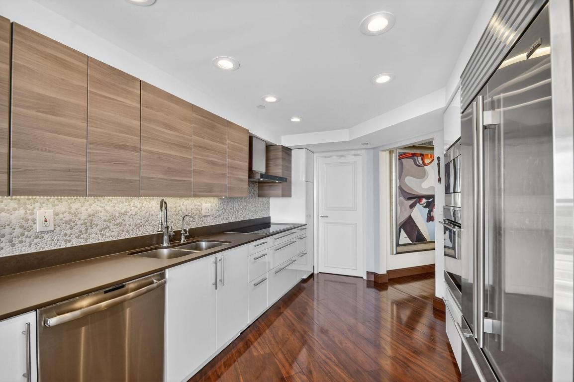 CONSULATE CONDO - Residential