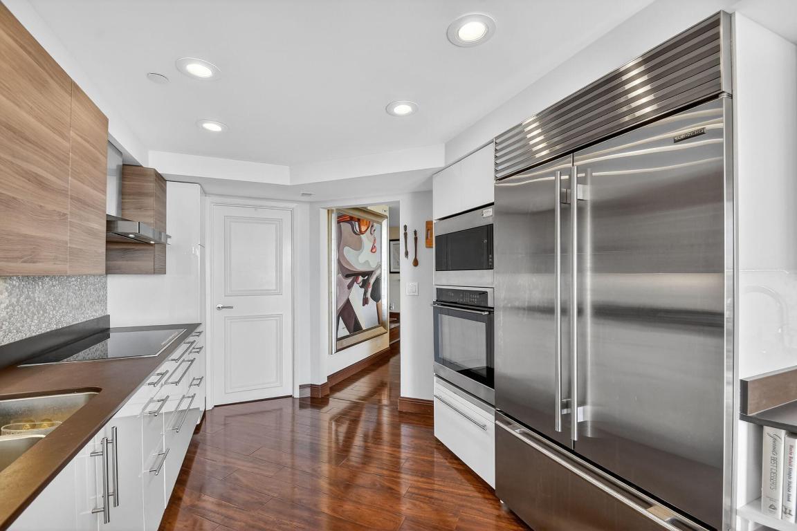 CONSULATE CONDO - Residential