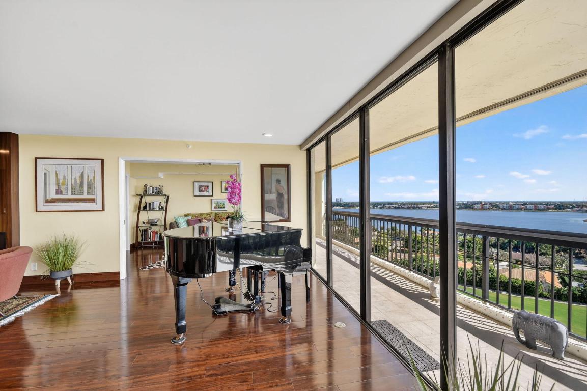 CONSULATE CONDO - Residential