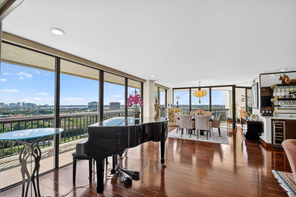 CONSULATE CONDO - Residential