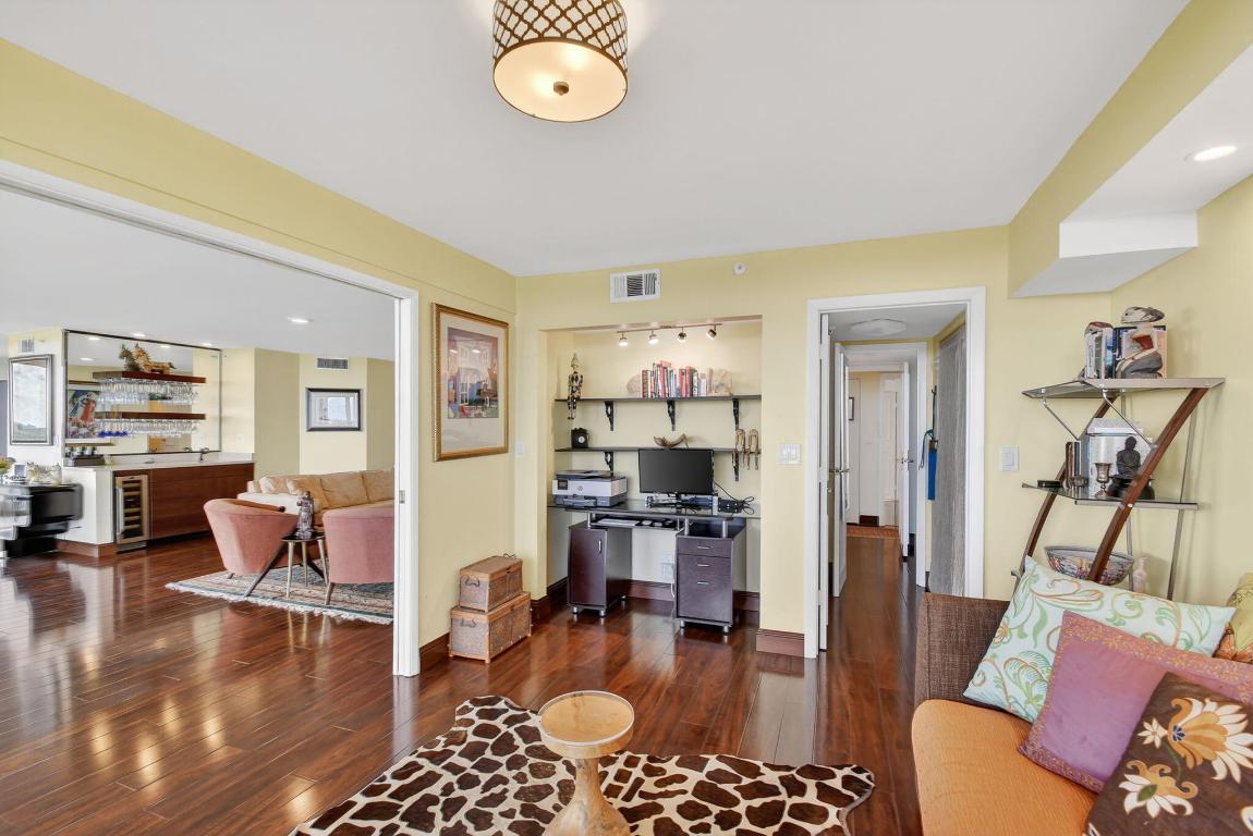 CONSULATE CONDO - Residential