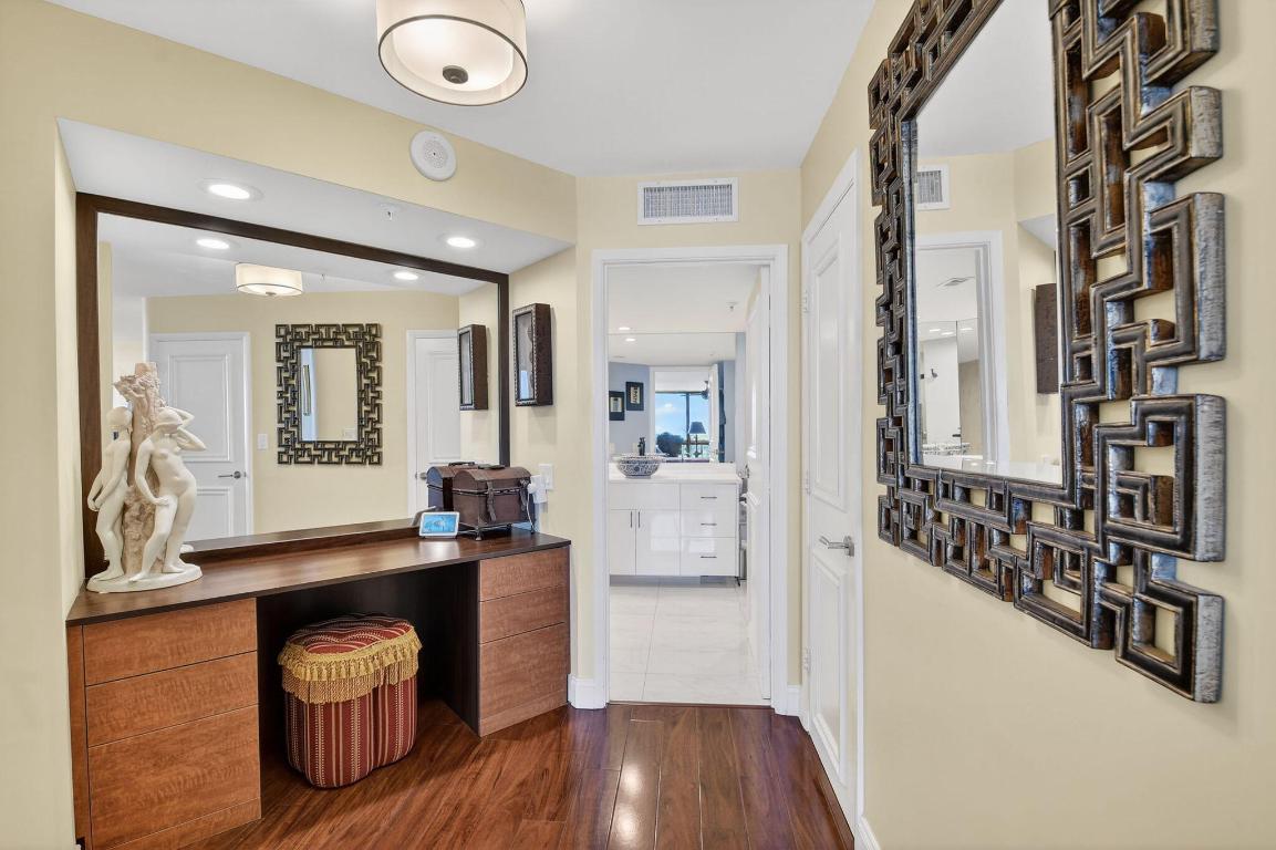 CONSULATE CONDO - Residential