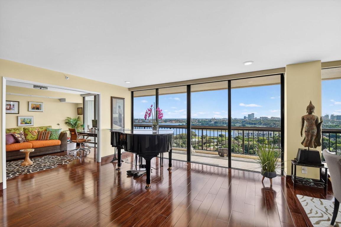 CONSULATE CONDO - Residential