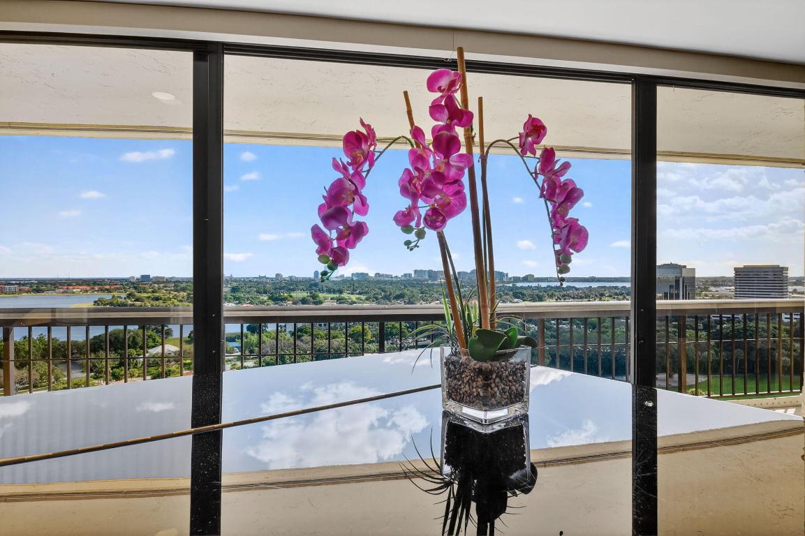 CONSULATE CONDO - Residential