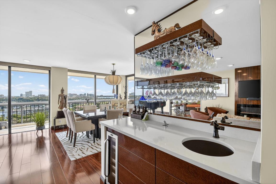 CONSULATE CONDO - Residential