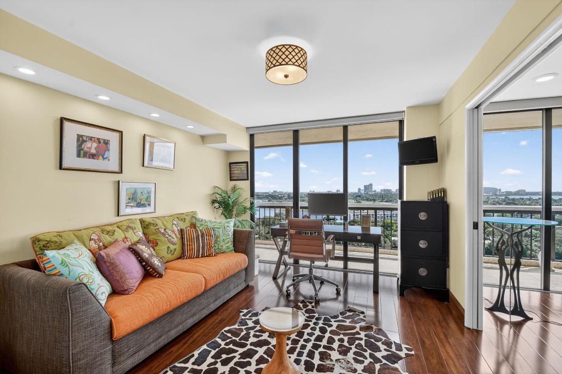 CONSULATE CONDO - Residential