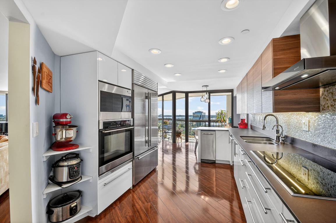 CONSULATE CONDO - Residential