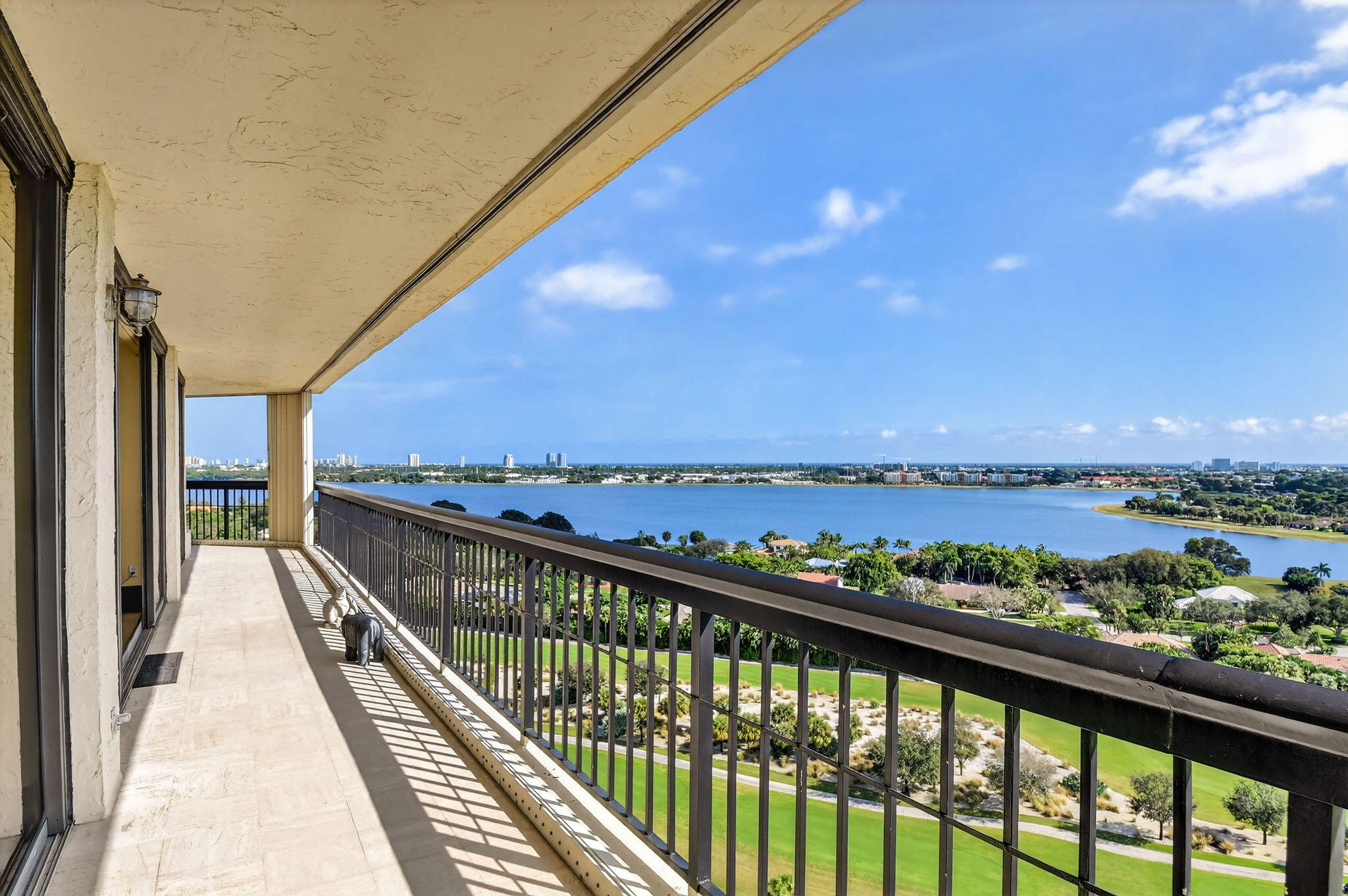 1900 Consulate Place 1603