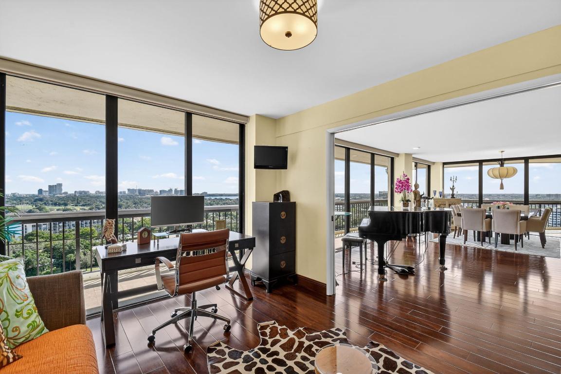 CONSULATE CONDO - Residential