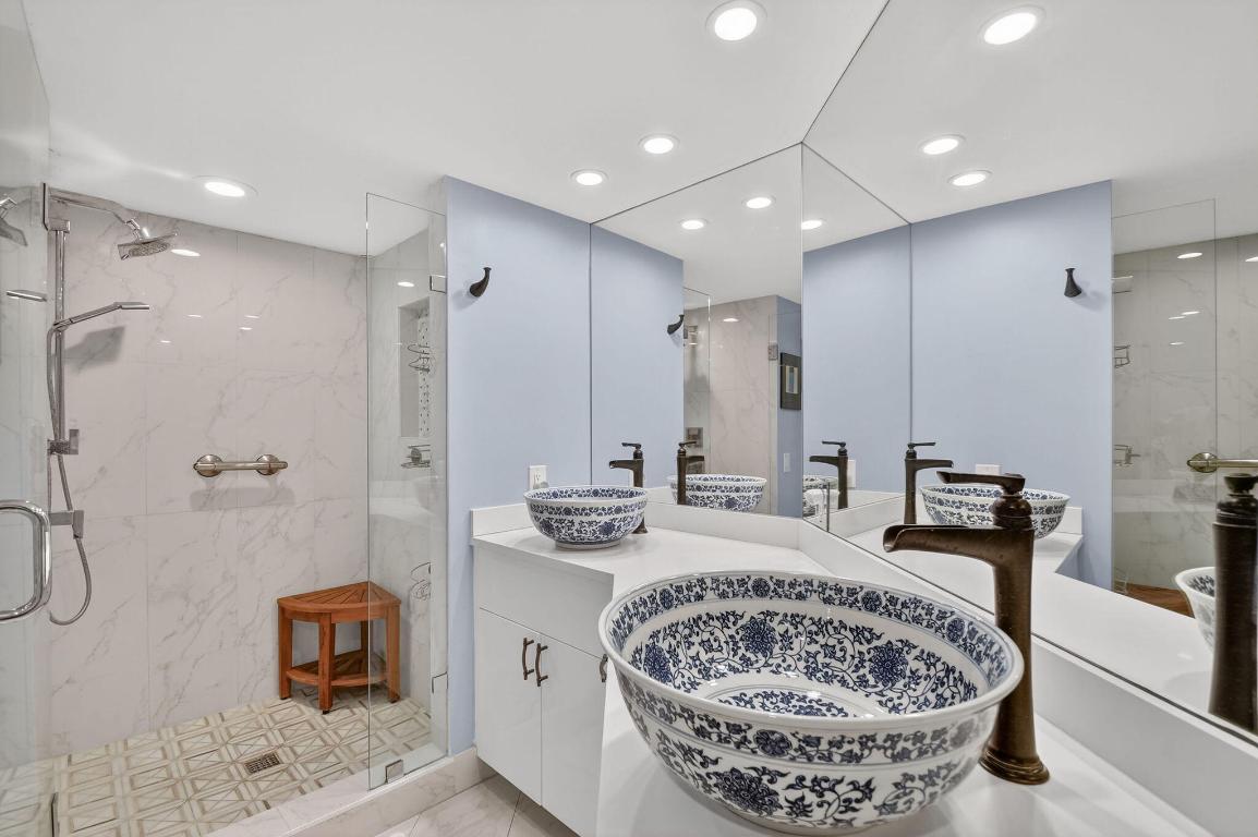 CONSULATE CONDO - Residential