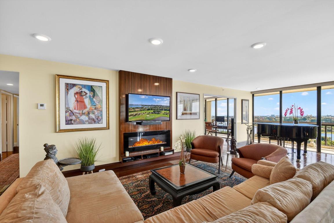 CONSULATE CONDO - Residential