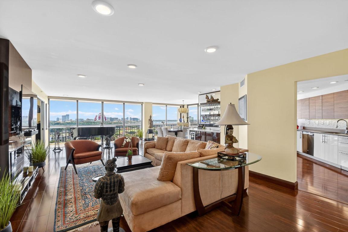 CONSULATE CONDO - Residential