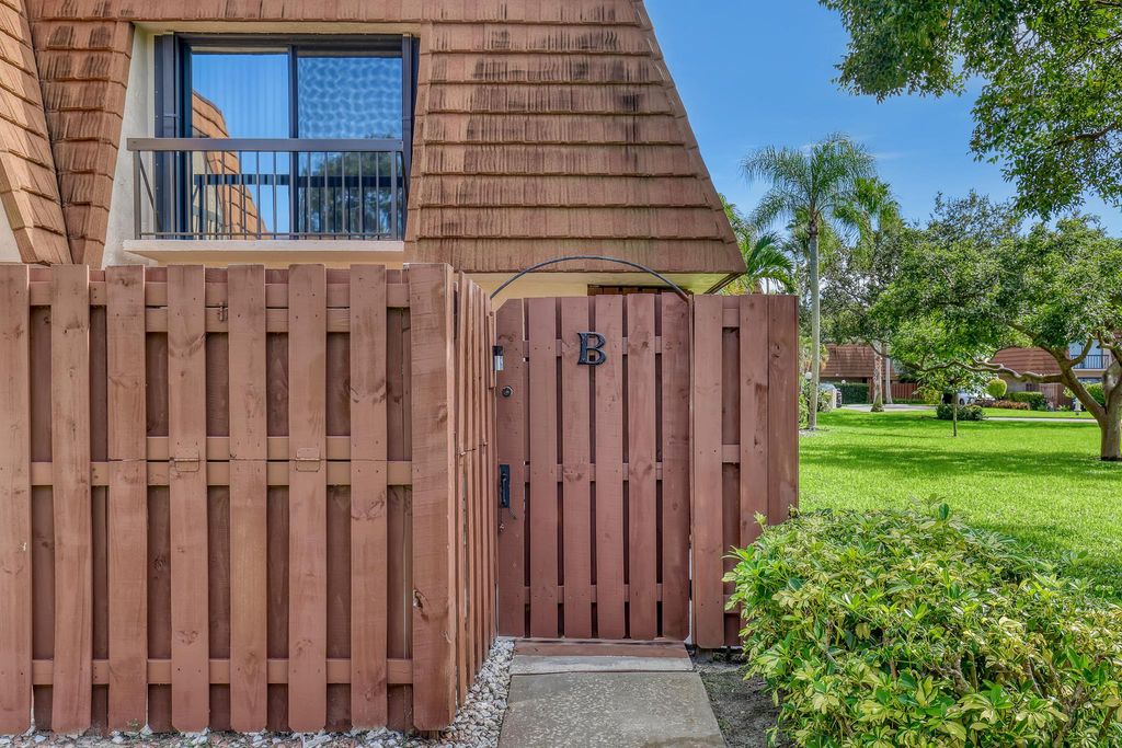 Photo of 825 Center Street #14b, Jupiter, FL 33458 (MLS # R11127374)