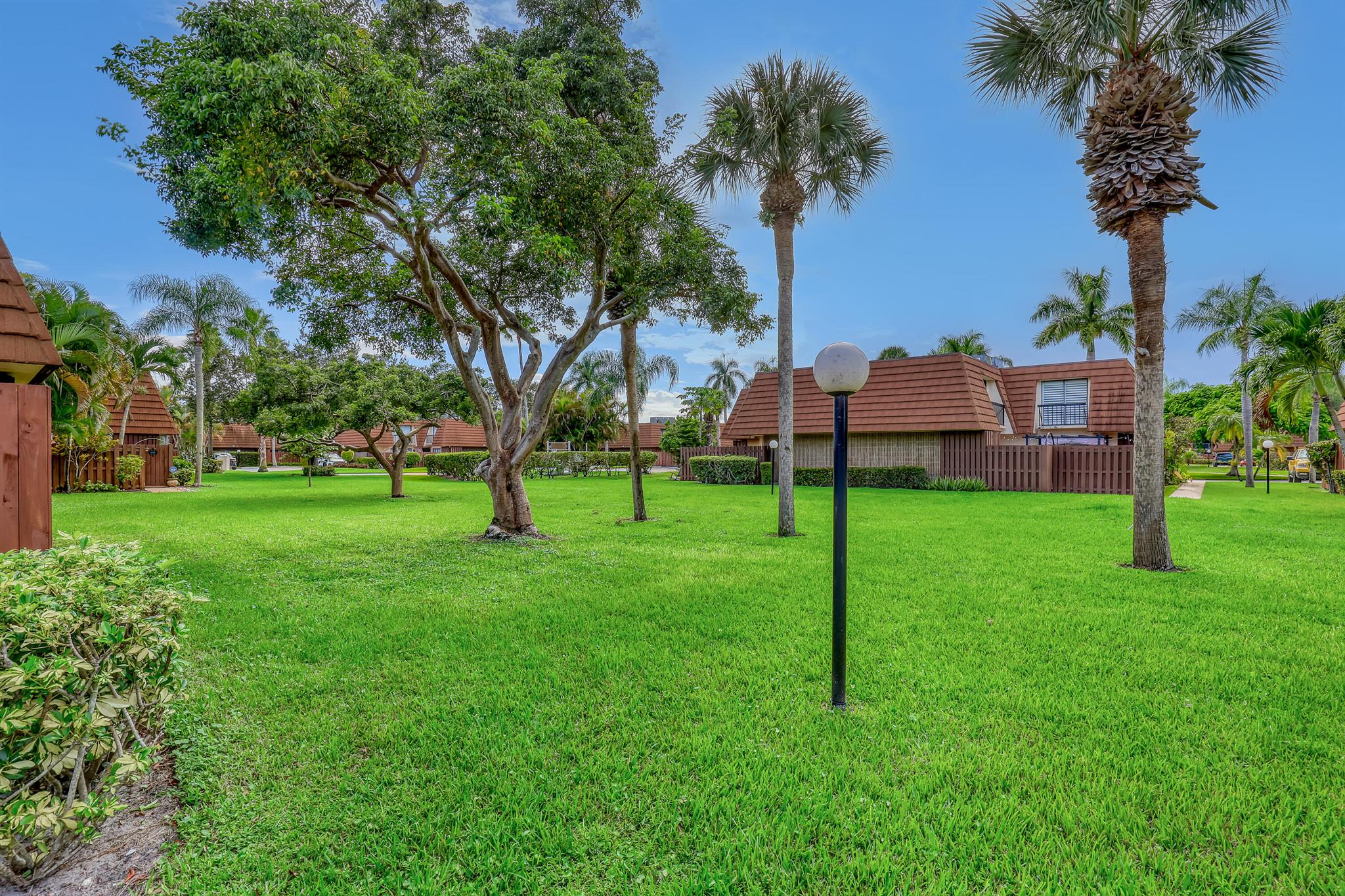 825 Center Street 14b