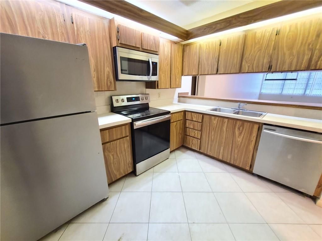 Photo of 3710 Whitehall Dr Dr #104, West Palm Beach, FL 33401 (MLS # F10336468)