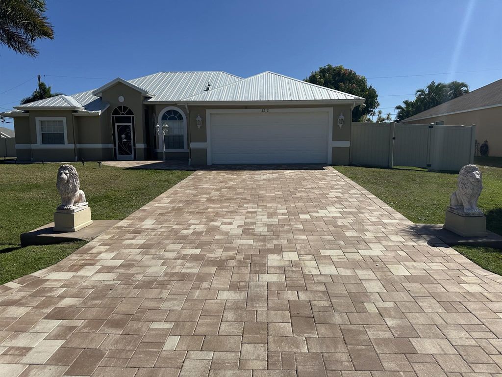 Photo of 3212 SE Pinto Street, Port Saint Lucie, FL 34984 (MLS # R11024593)