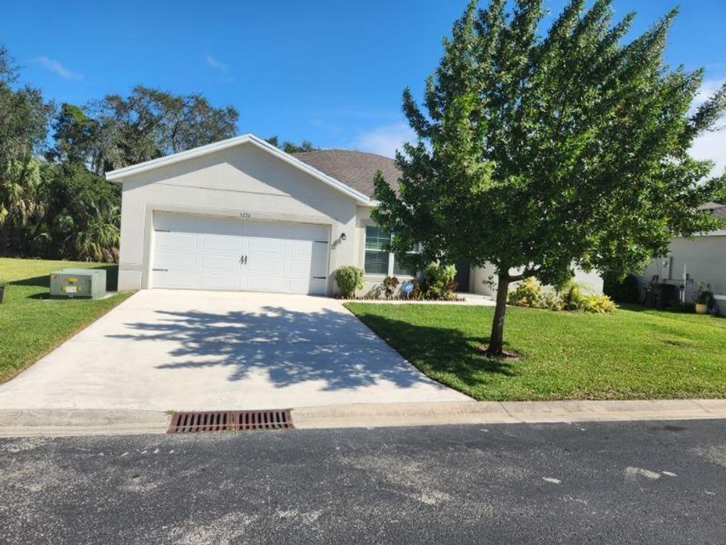 Photo of 5274 Oakland Lake Cir, Fort Pierce, FL 34951 (MLS # F10409830)