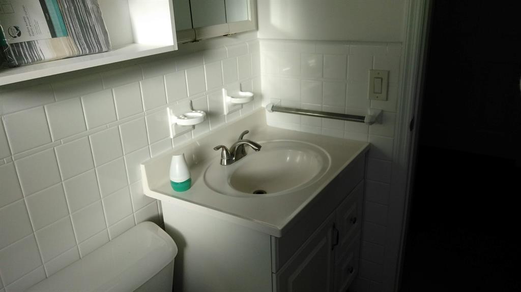 RIVER PARK UNIT 3 - Residential Lease