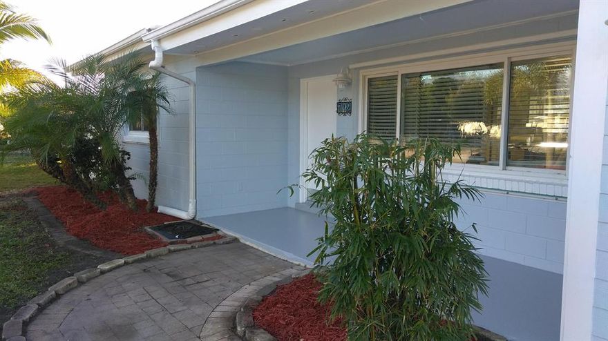 Very cute, well maintained 2/1/1 house. Fenced backyard.