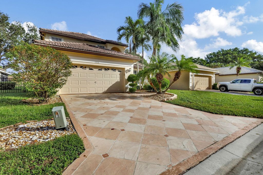 Photo of 13536 Weyburne Drive, Delray Beach, FL 33446 (MLS # R11027608)