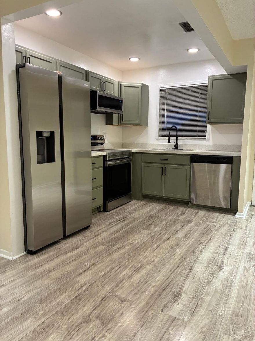 Renovated unit, turnkey with new flooring, paint, kitchen appliances, washer & dryer, tankless water heater and new fixtures throughout. This unit is turnkey and ready for occupancy. Can rent right away. Great for investors. Short Sale, bank is ready for a buyer, streamlined process for a fast response. Great investment or great for first time buyers with a conventional loan. VA buyers can also purchase.