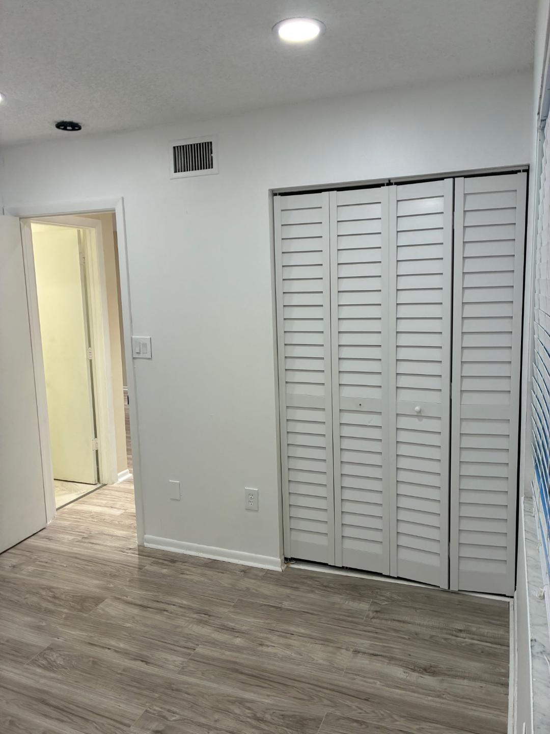 SHAKER WOODS VILLAGE - Residential