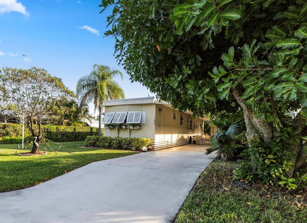 Photo of 7437 SE Swan Avenue, Hobe Sound, FL 33455 (MLS # R11038431)