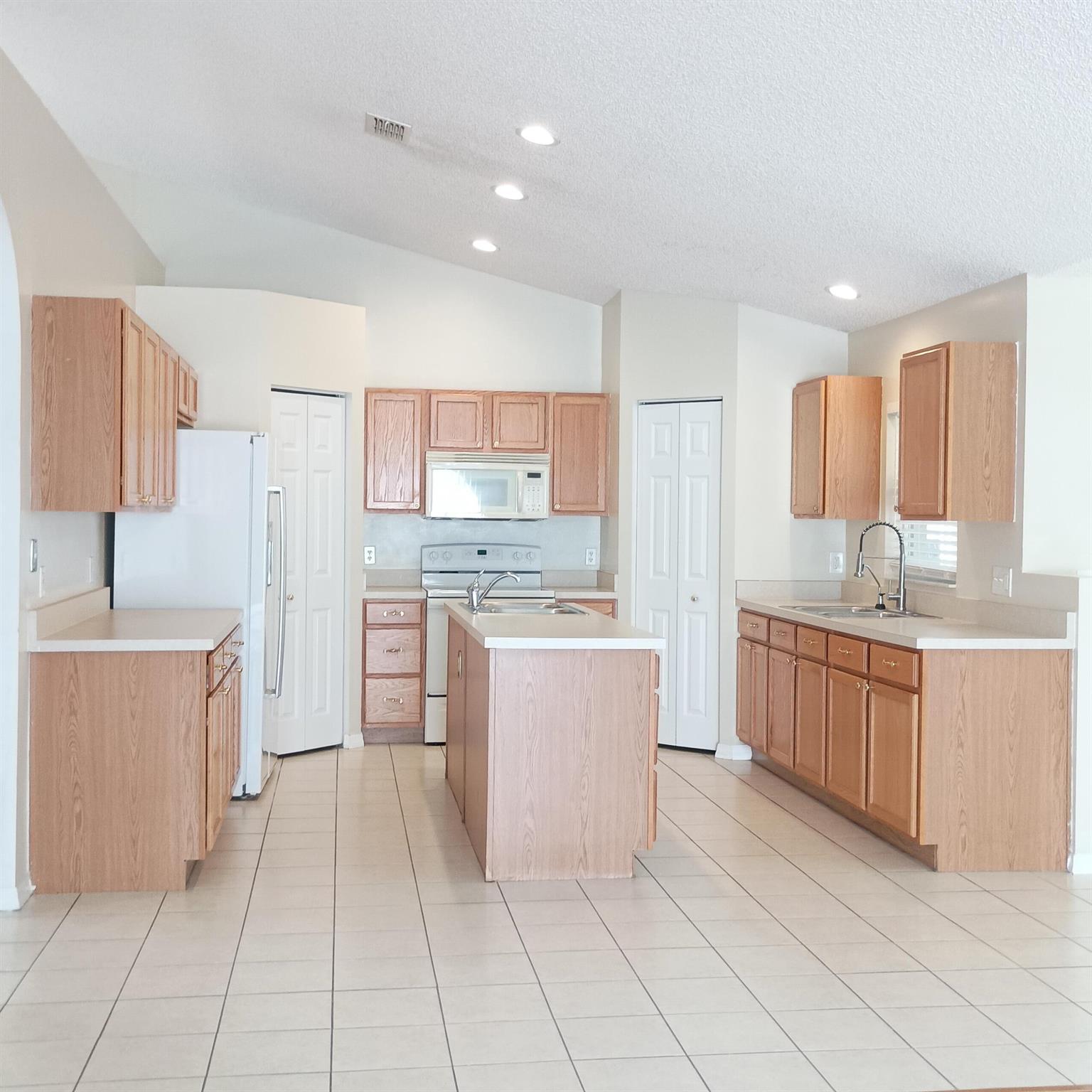 PORT ST LUCIE SECTION 5 - Residential Lease