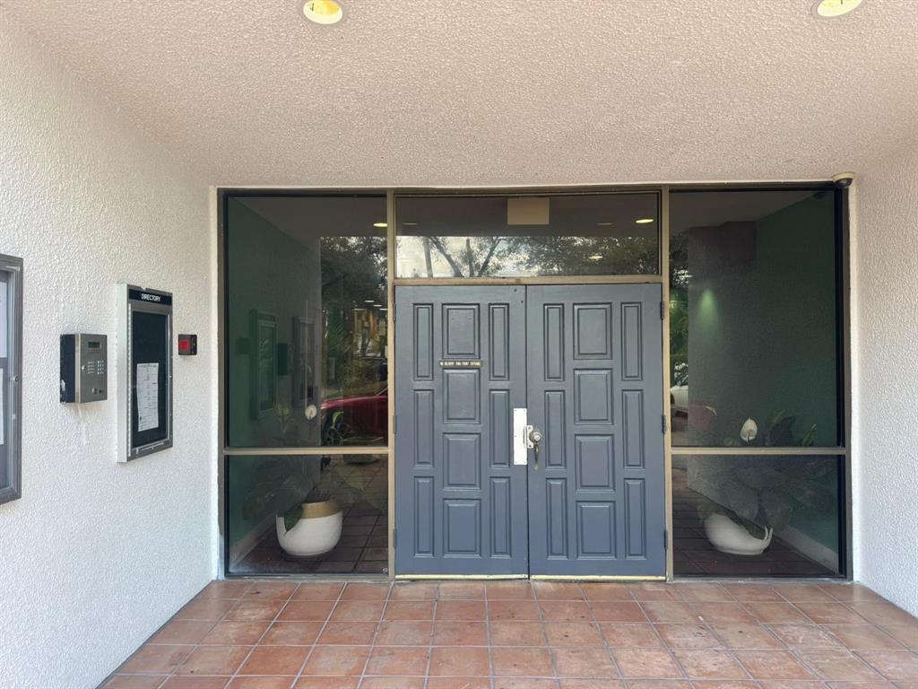 LAKES OF INVERRARY - Residential Lease
