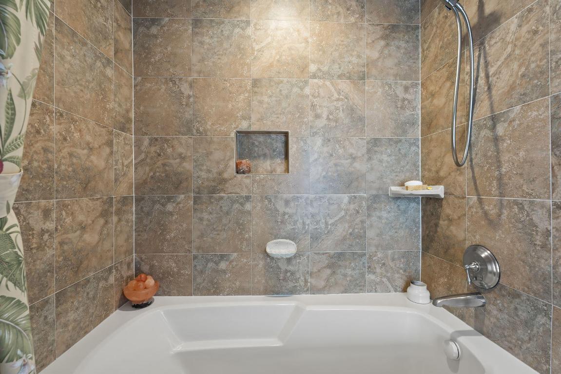 PIPERS LANDING - Residential