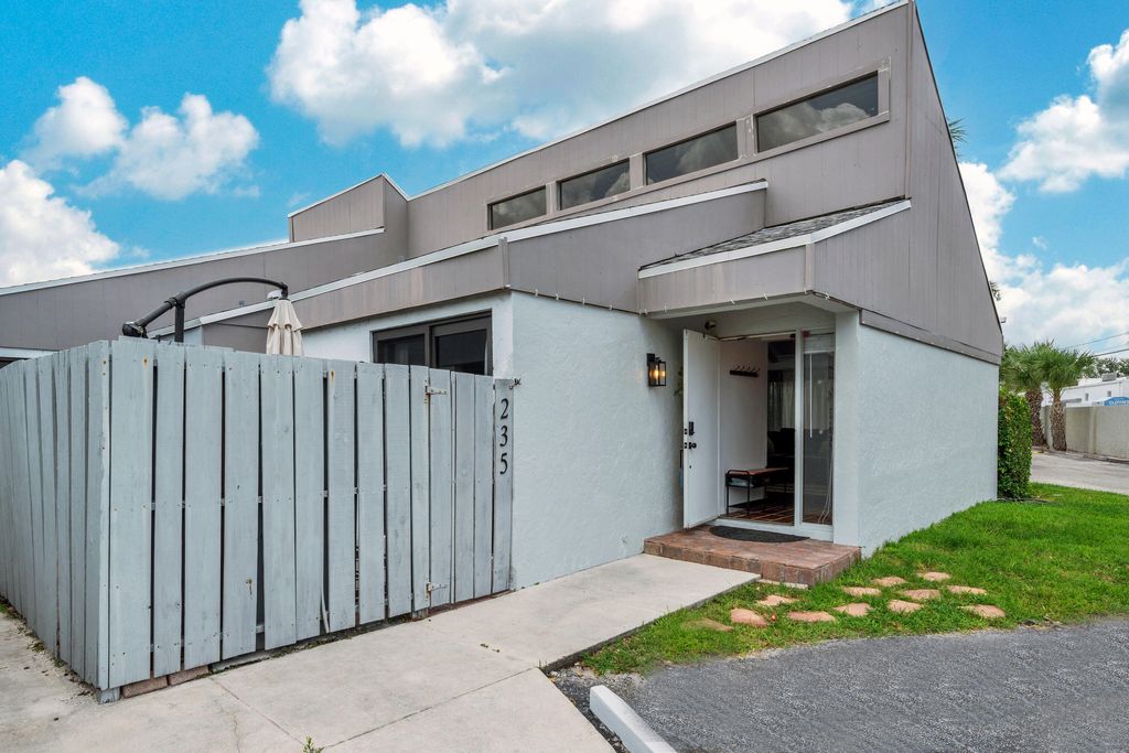 Photo of 235 NW 15TH Street, Boca Raton, FL 33432 (MLS # B26054990)