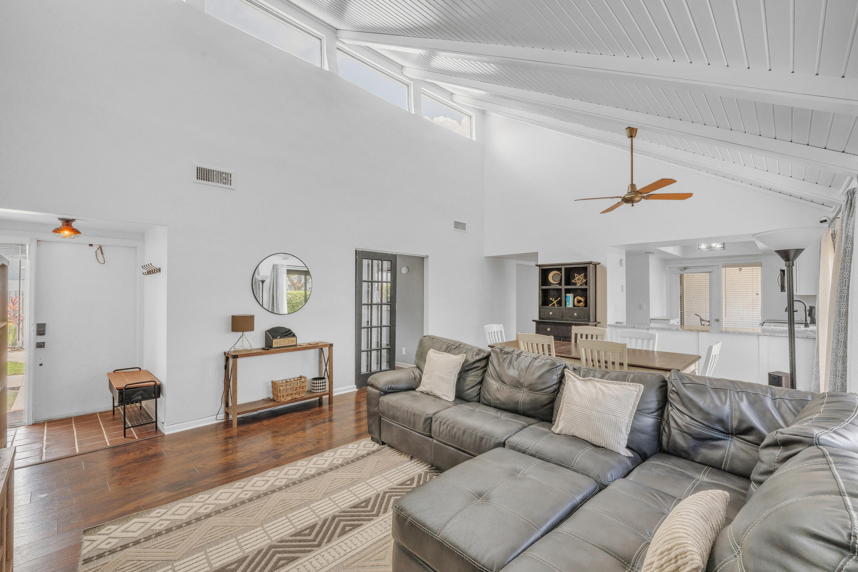 235 NW 15TH Street
