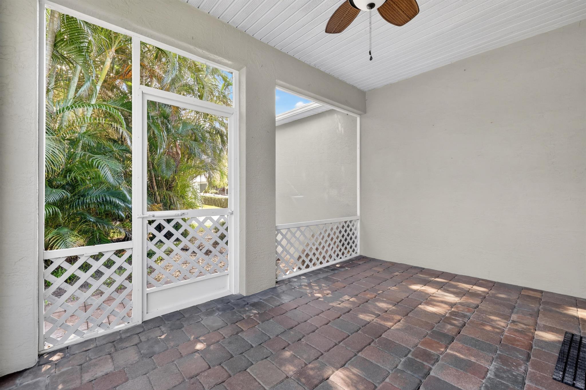 POINTE WEST CENTRAL VILLA - Residential