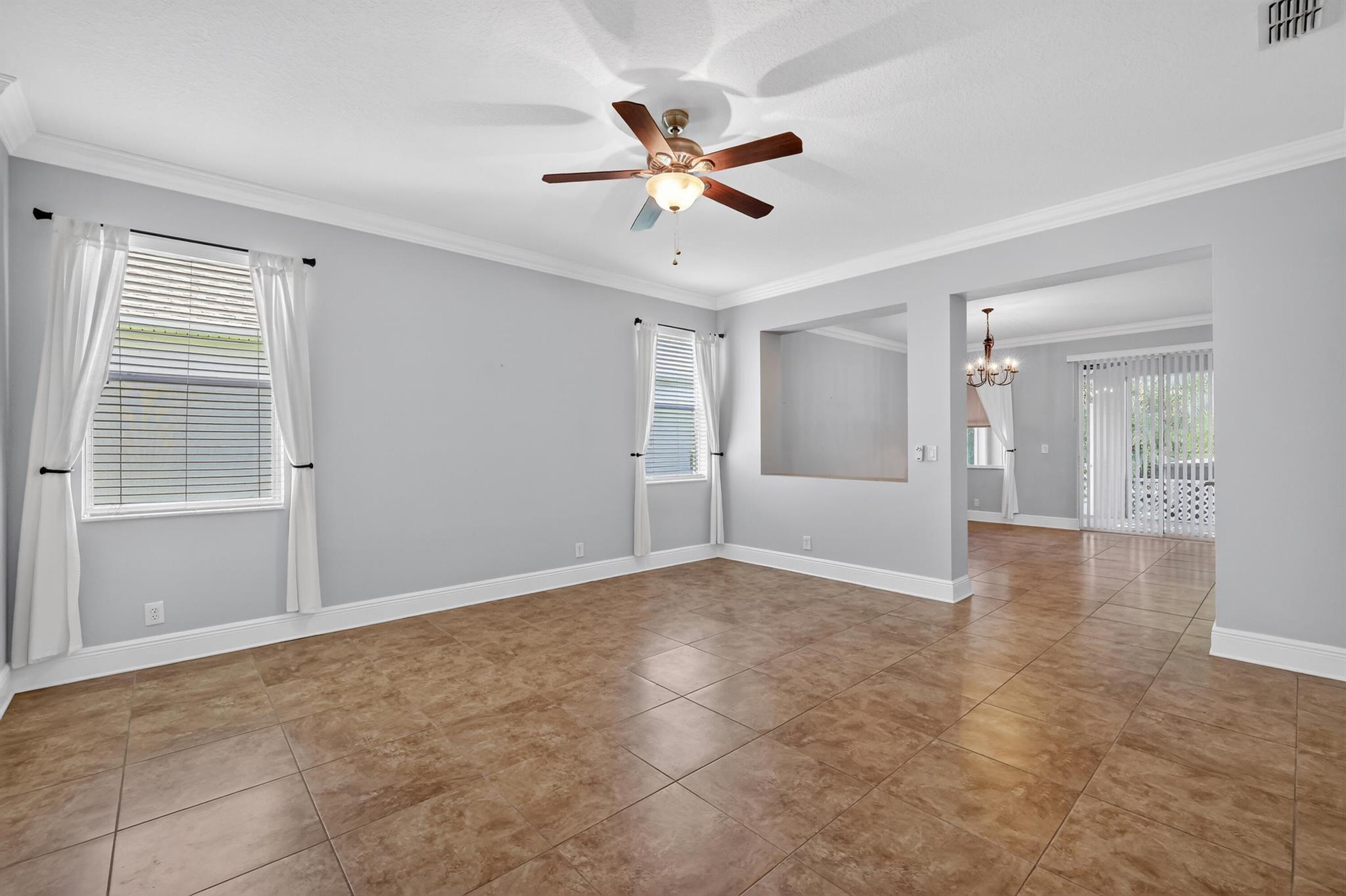 POINTE WEST CENTRAL VILLA - Residential